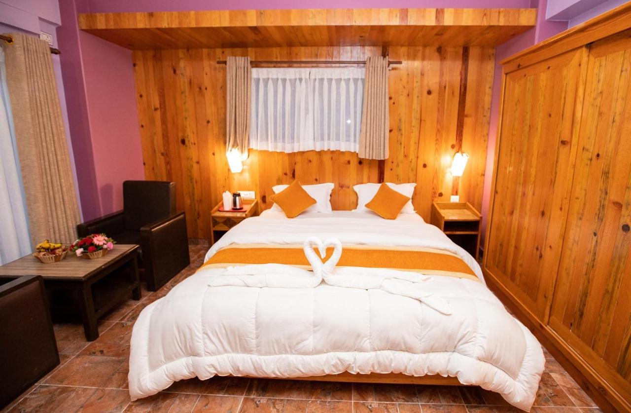 Hotel Visitors Inn , Pokhara Eksteriør billede