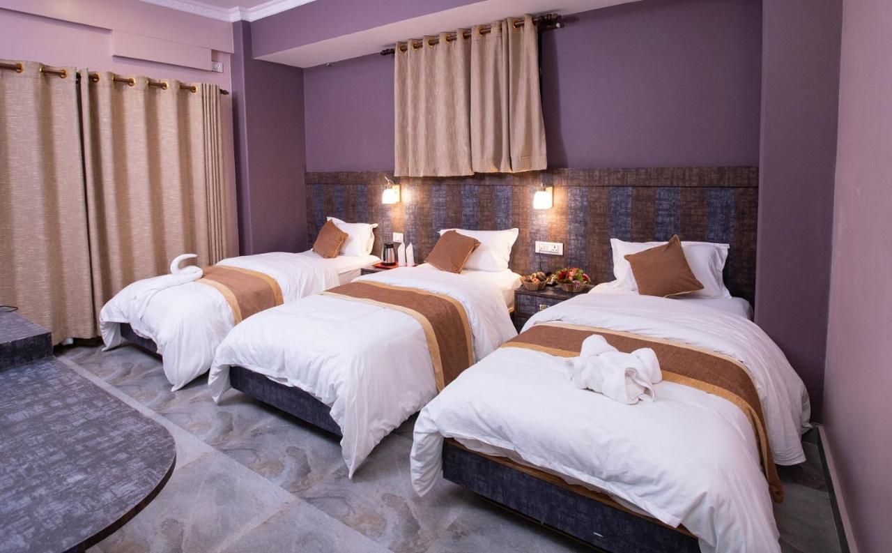 Hotel Visitors Inn , Pokhara Eksteriør billede